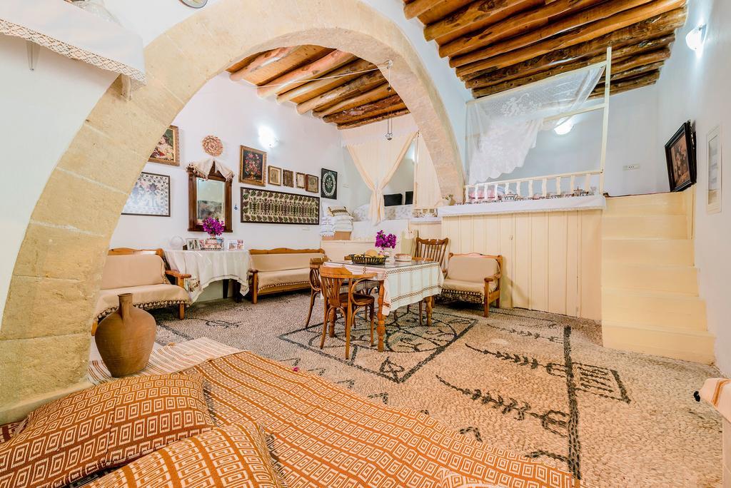 Kamariko Traditional House Афанту Стая снимка